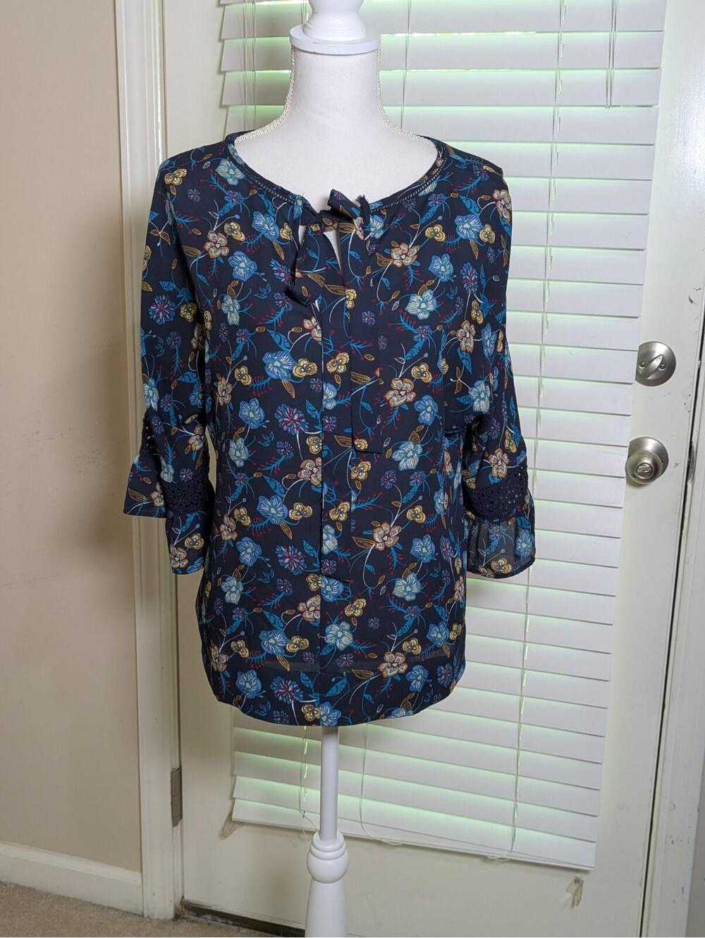 Dr2 Women's Navy Blue Floral 3/4 Length Sleeve Top Medium Flaw- See Photo